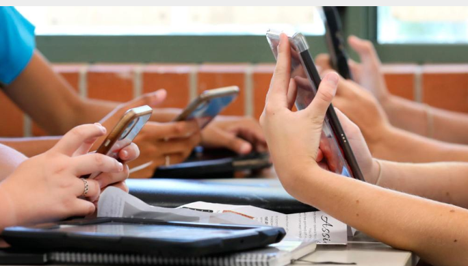 El futuro llegó a la escuela: más de la mitad de los adolescentes usa IA generativa