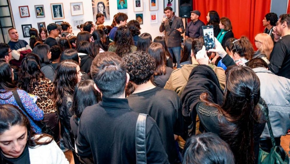 Con la capacidad colmada se abrió una muestra artística en el Centro Cultural Municipal Ricardo Rojas