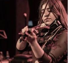Malena Garnica estrena una nueva canción y continúa escribiendo su historia con el violín