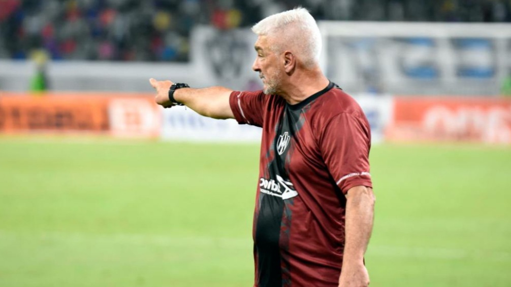 De Felippe prepara su 11 ideal para recibir a Racing